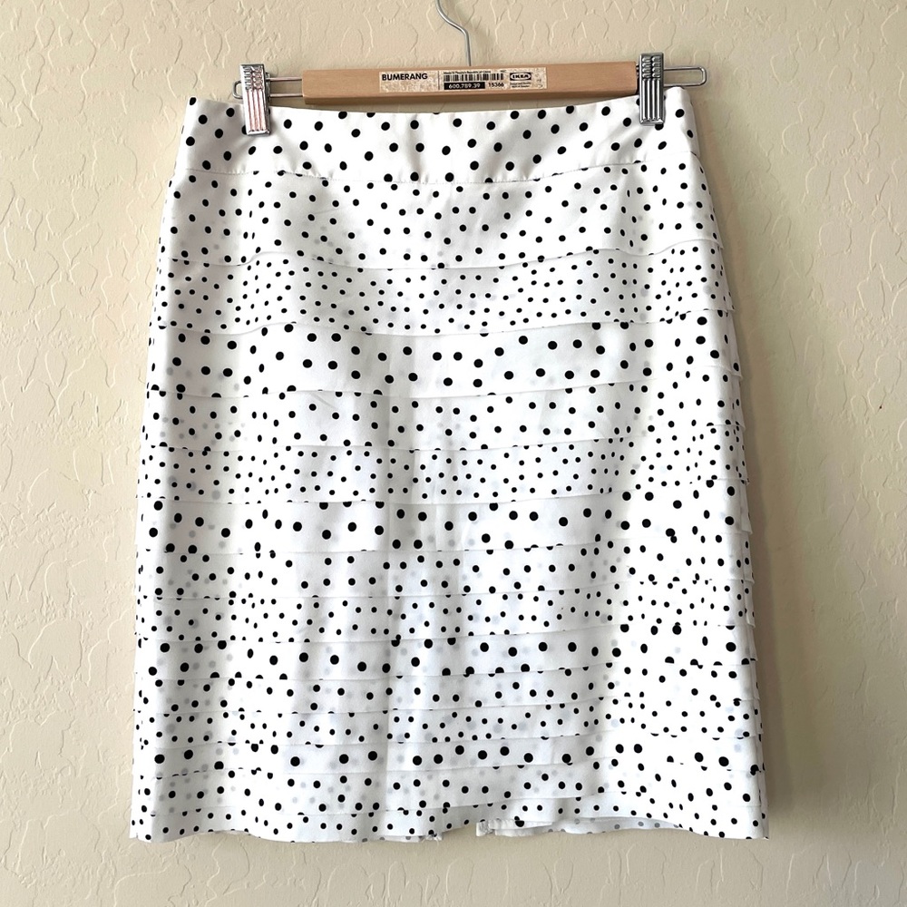 WHITE HOUSE BLACK MARKET polka dotted skirt